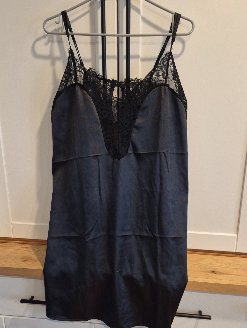 💙 Black Lace-Trim Satin Slip Top - Women